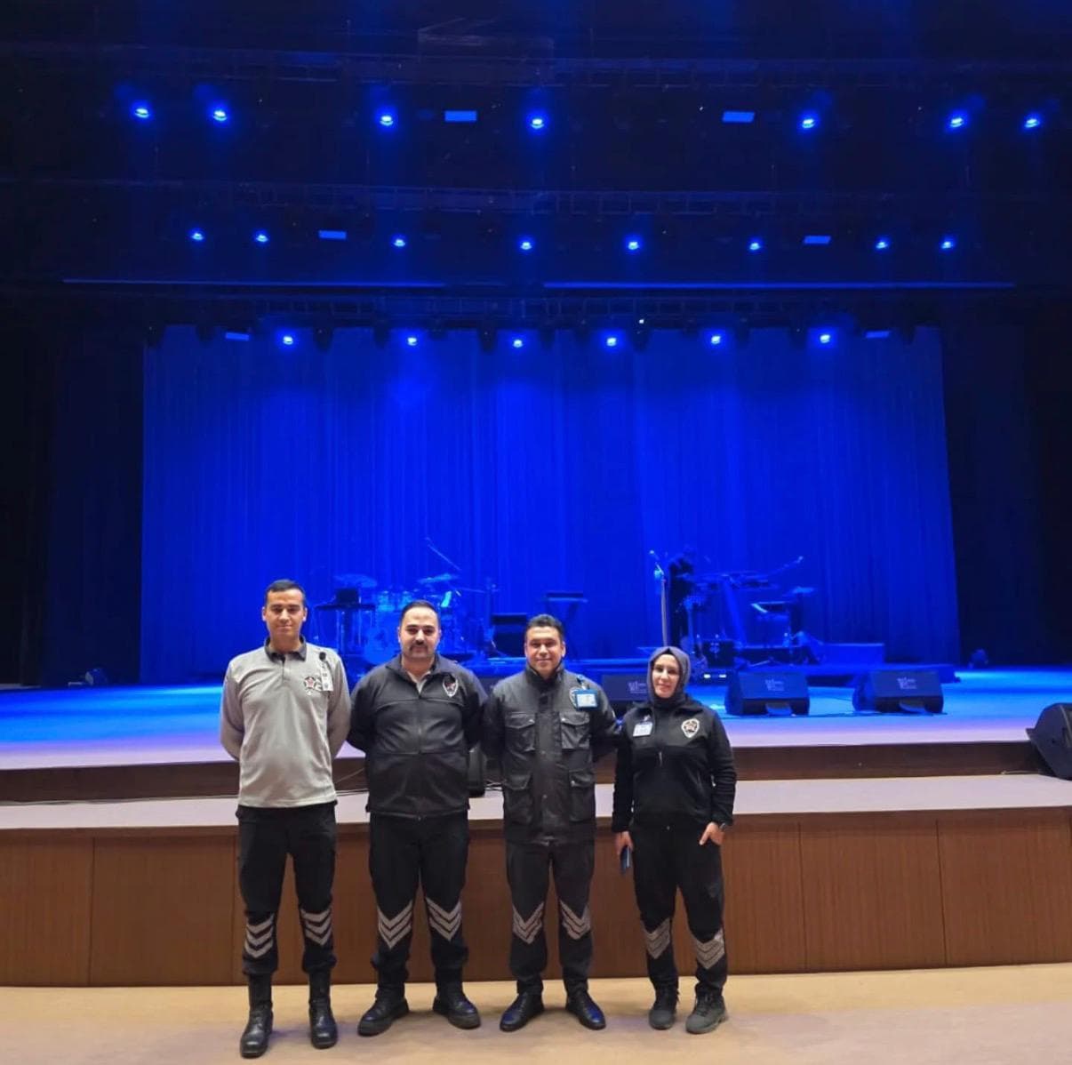 Konser alanında görev alan Emir 27 ekibi